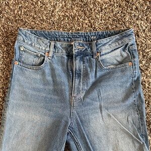 H&M women’s Light Blue straight Jeans